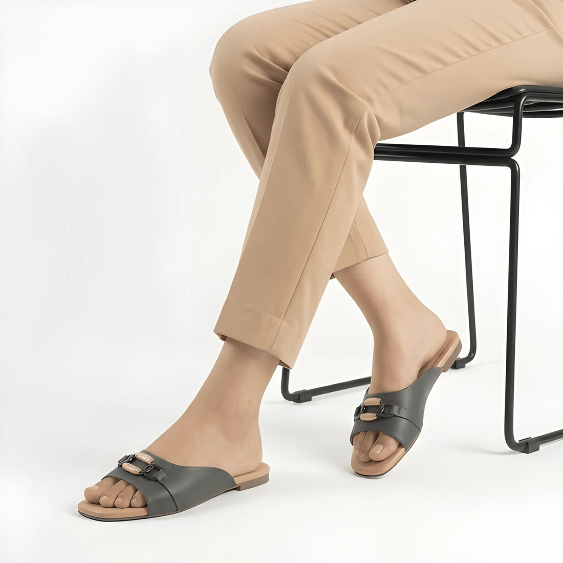 Black Decorative Buckle Slipper