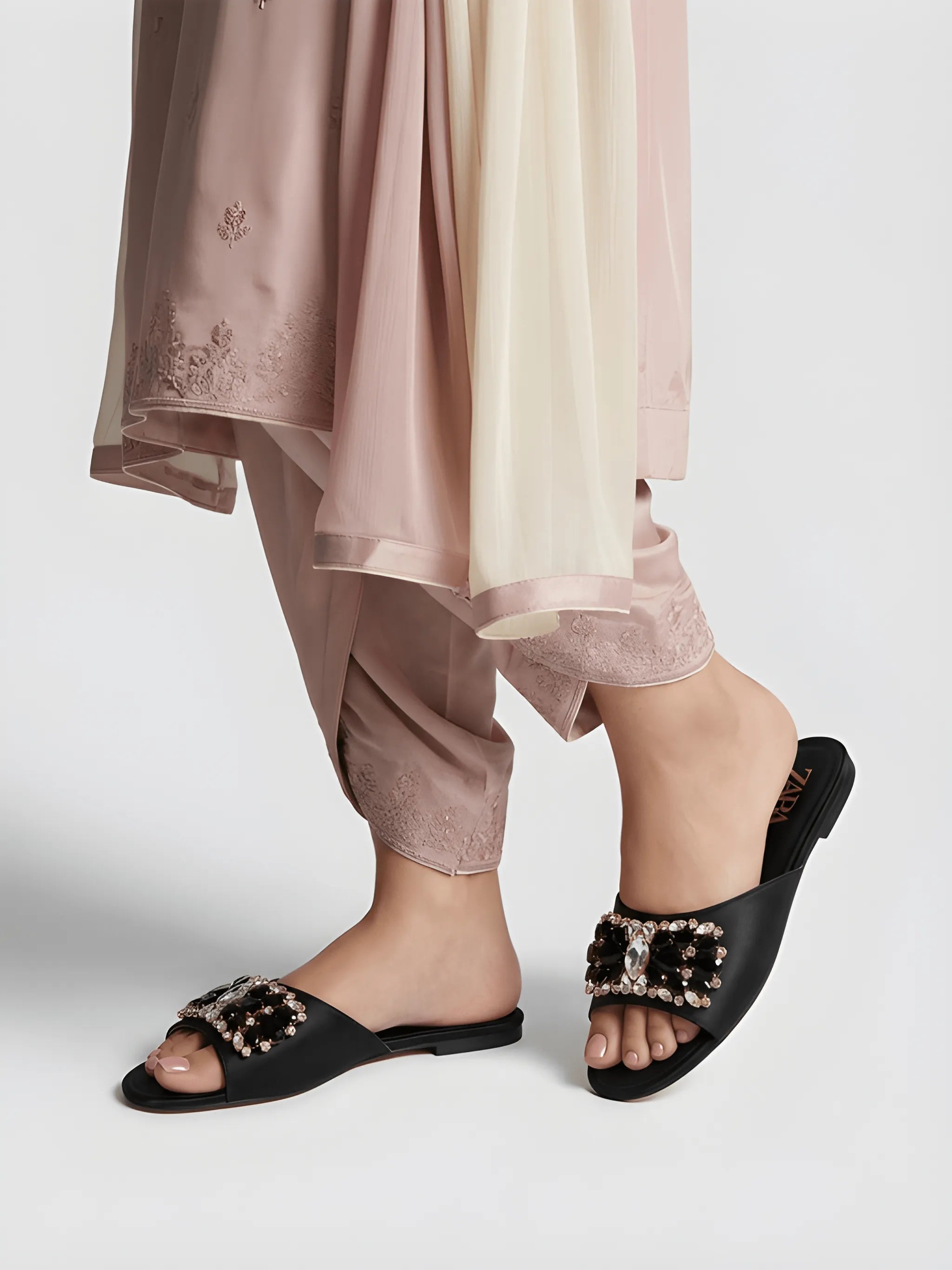 Classic Glossy Buckle Flat - Black