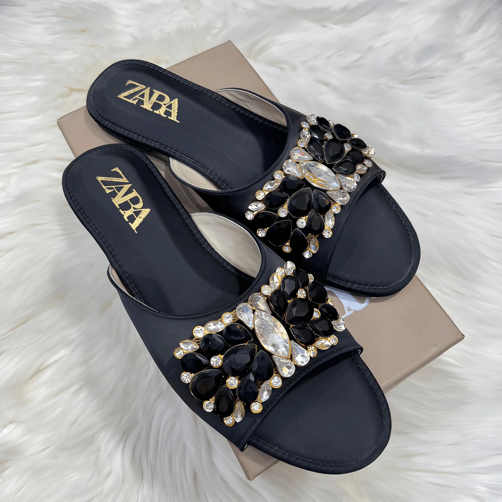 Classic Glossy Buckle Flat - Black