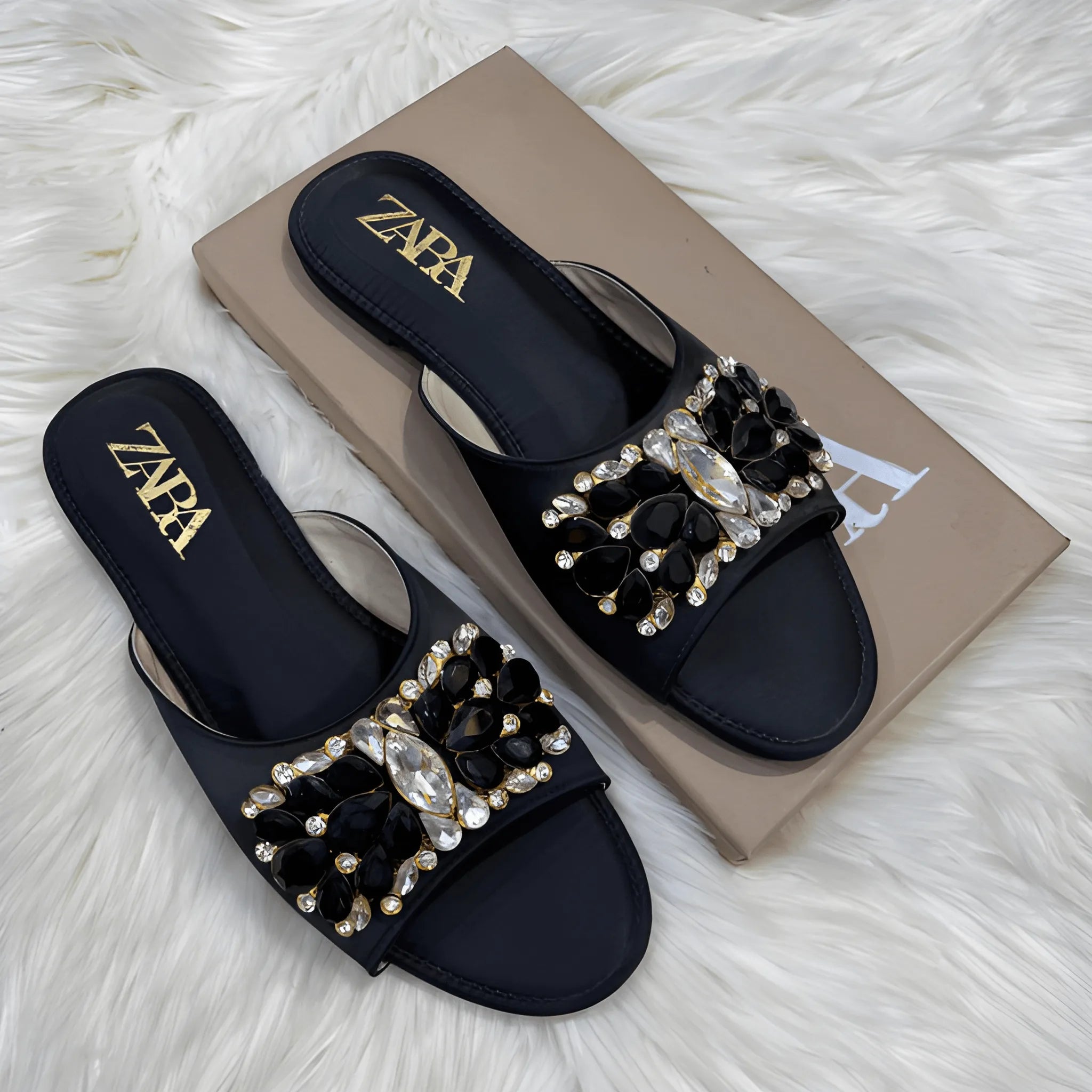 Classic Glossy Buckle Flat - Black