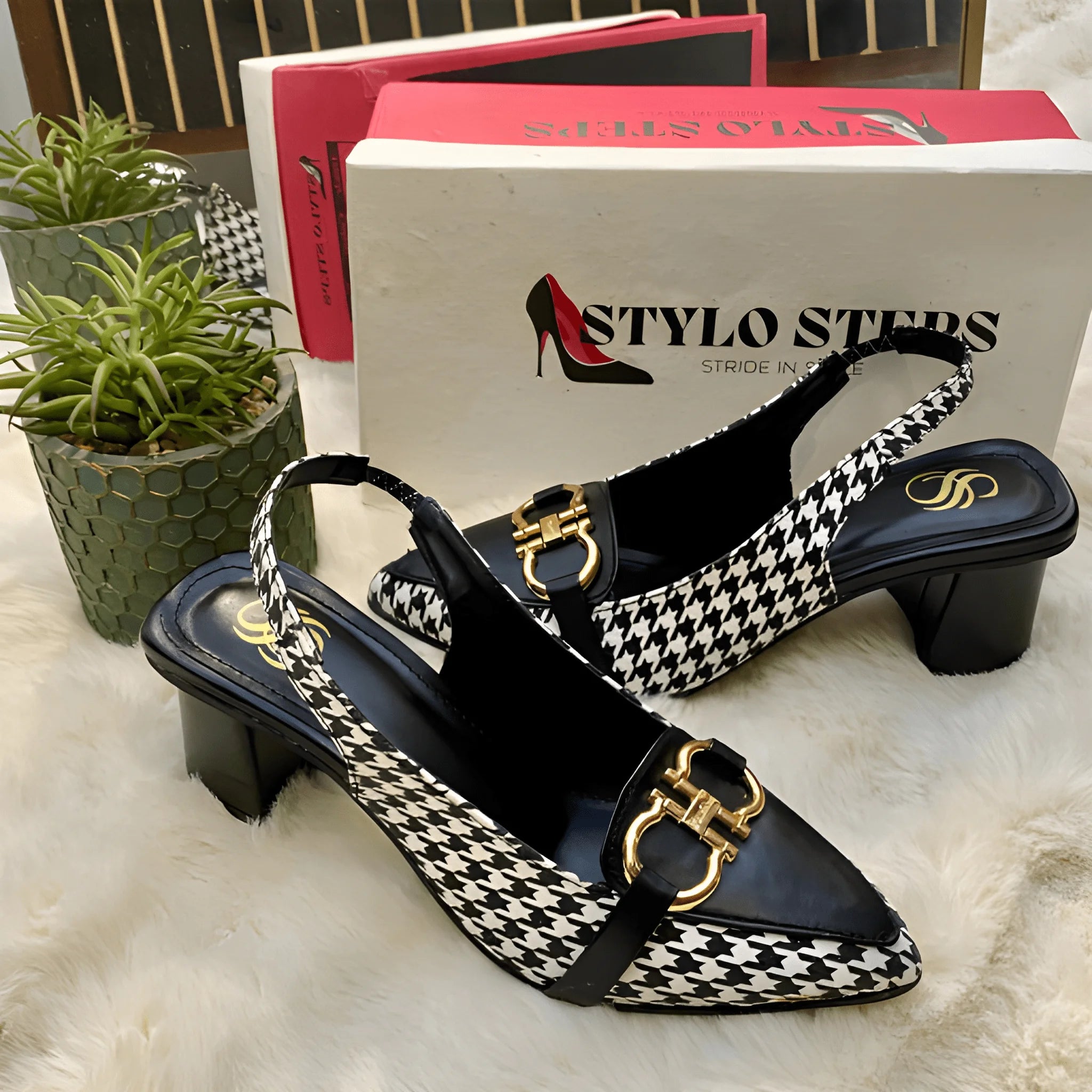 Classic Houndstooth Heel