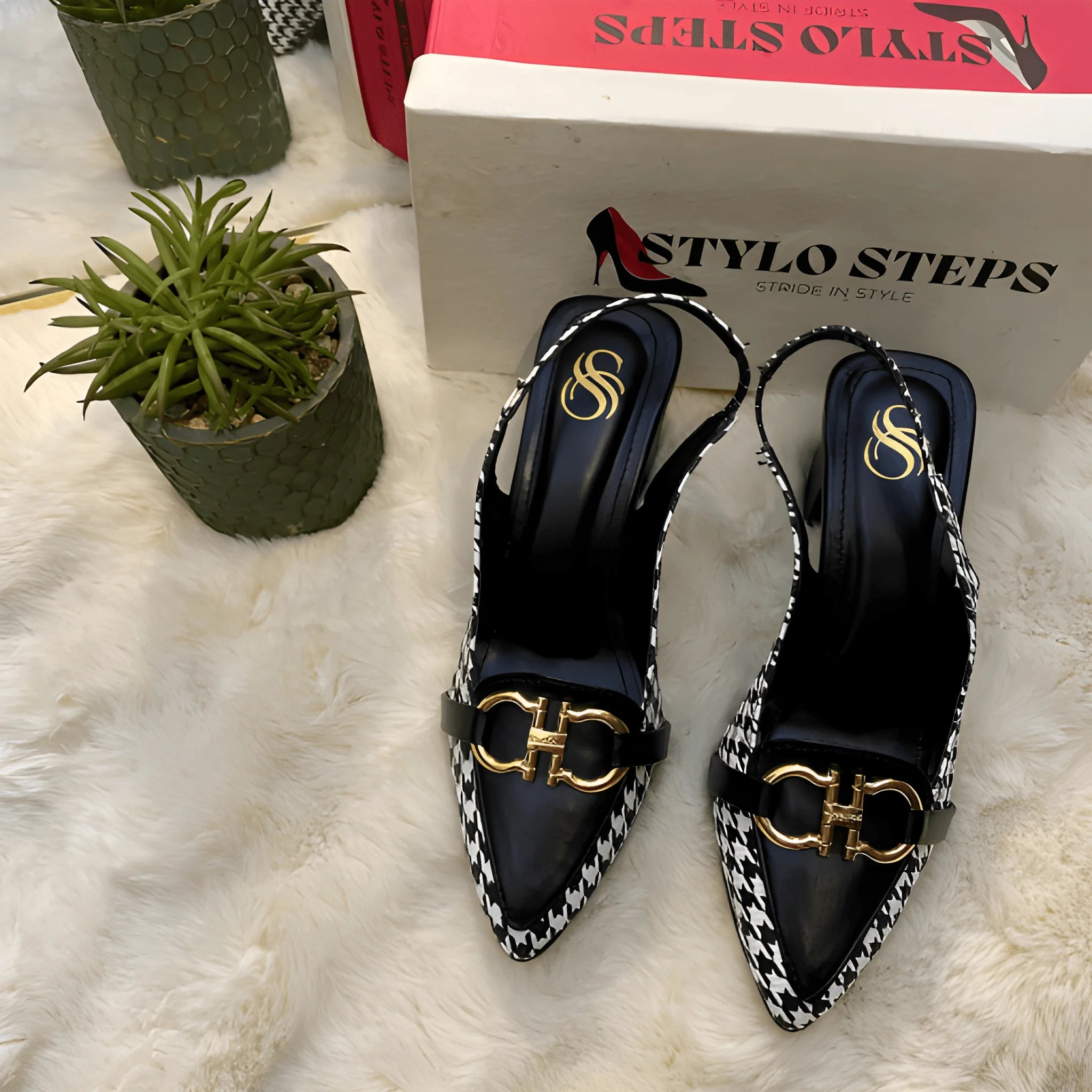 Classic Houndstooth Heel