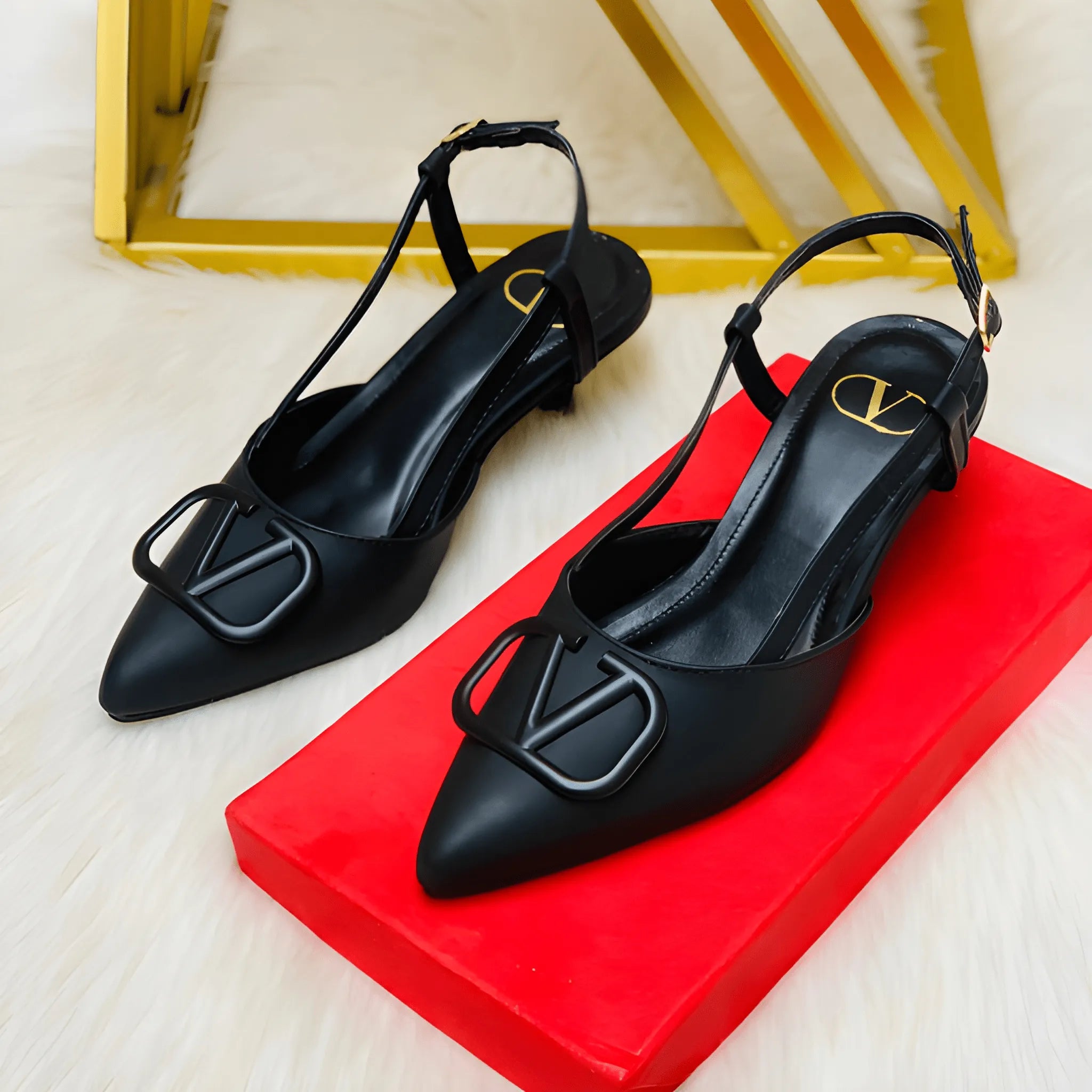 Elegant Buckle Detail Heel - Black