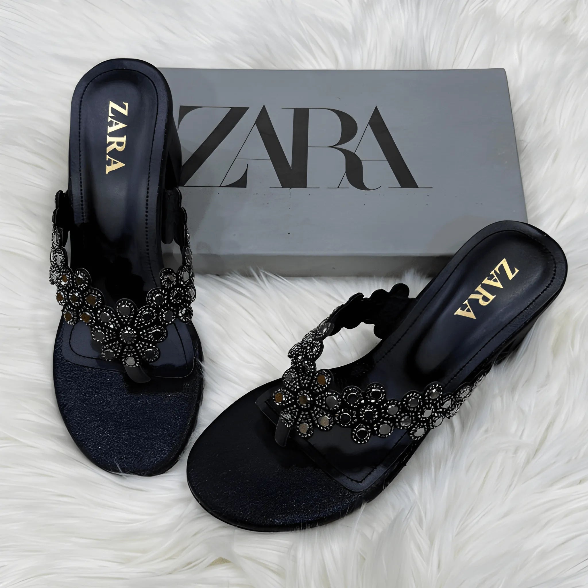 Interlocking Strap Block Heel - Black