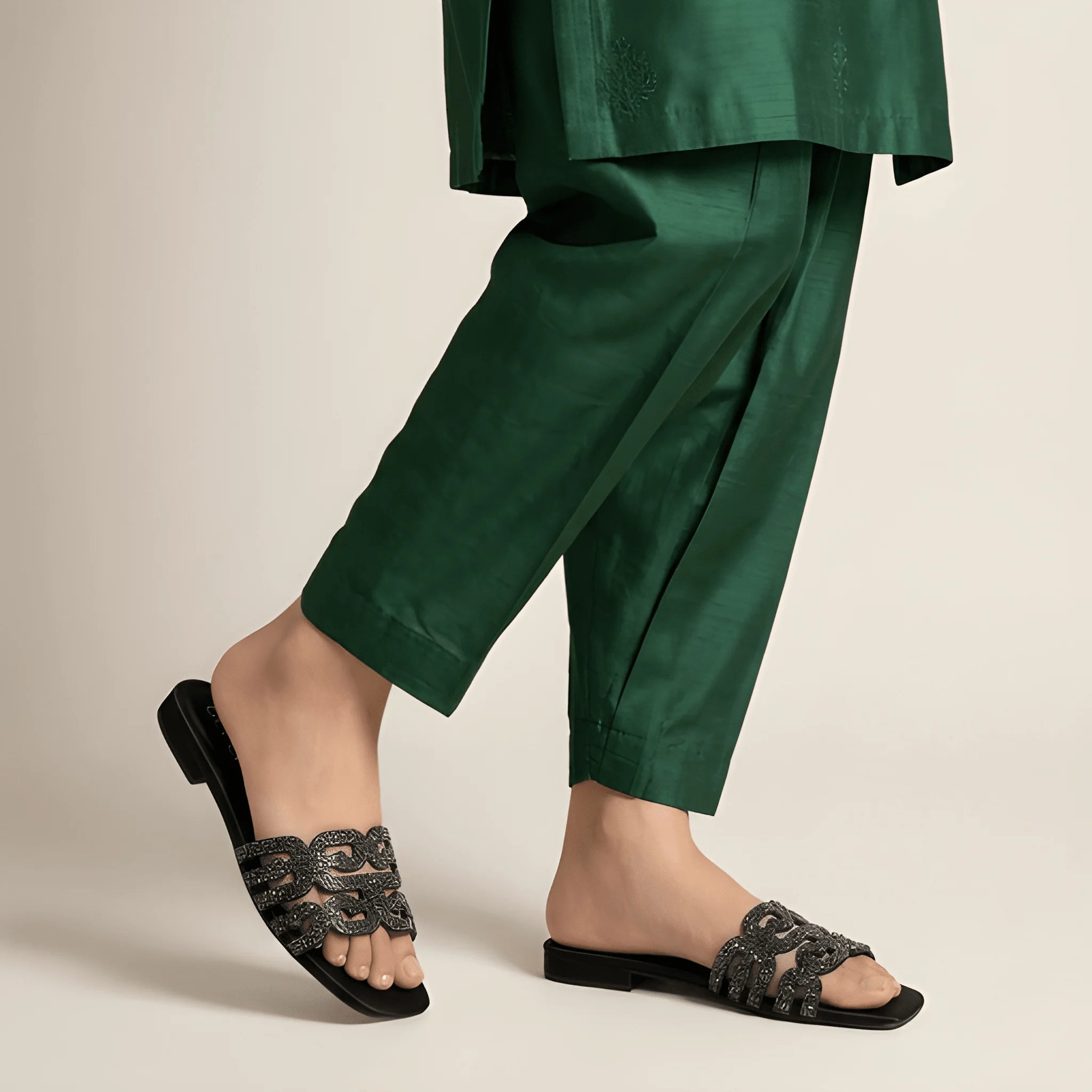 Minimal Luxe Slipper - Black
