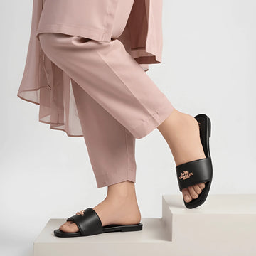 Signature Emblem Pointed Flat - Black