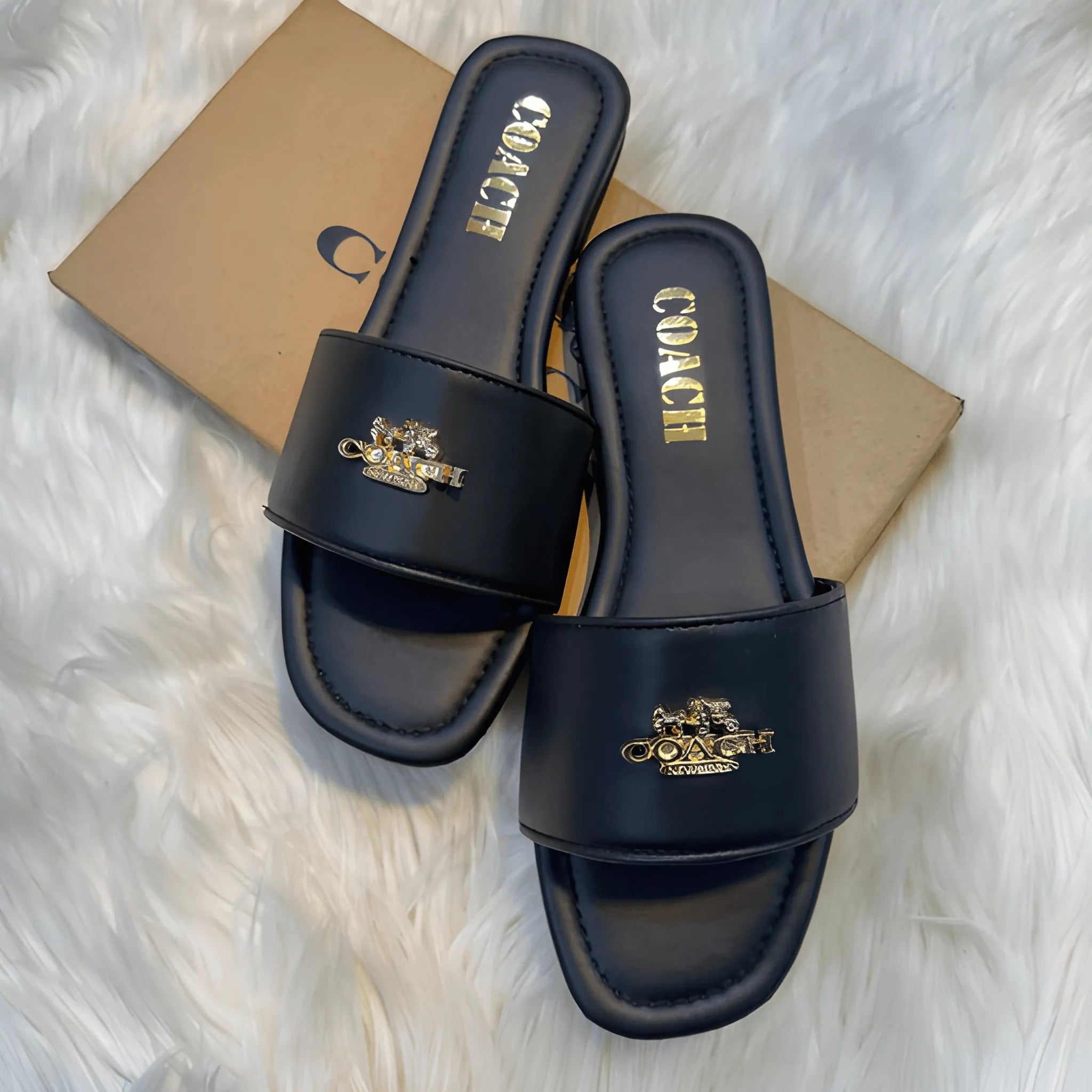 Signature Emblem Pointed Flat - Black