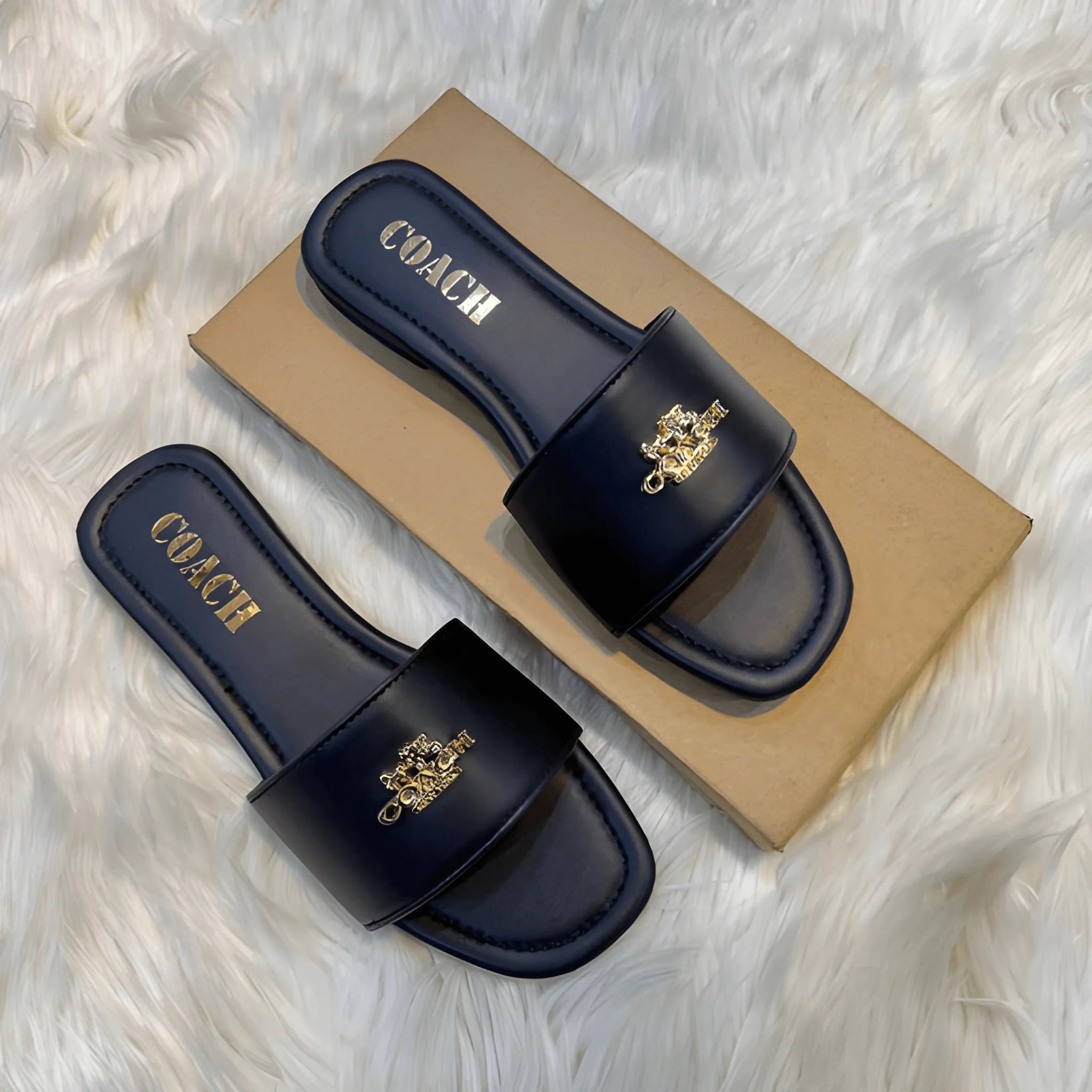 Signature Emblem Pointed Flat - Black
