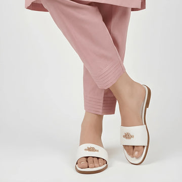 Signature Emblem Pointed Flat - White