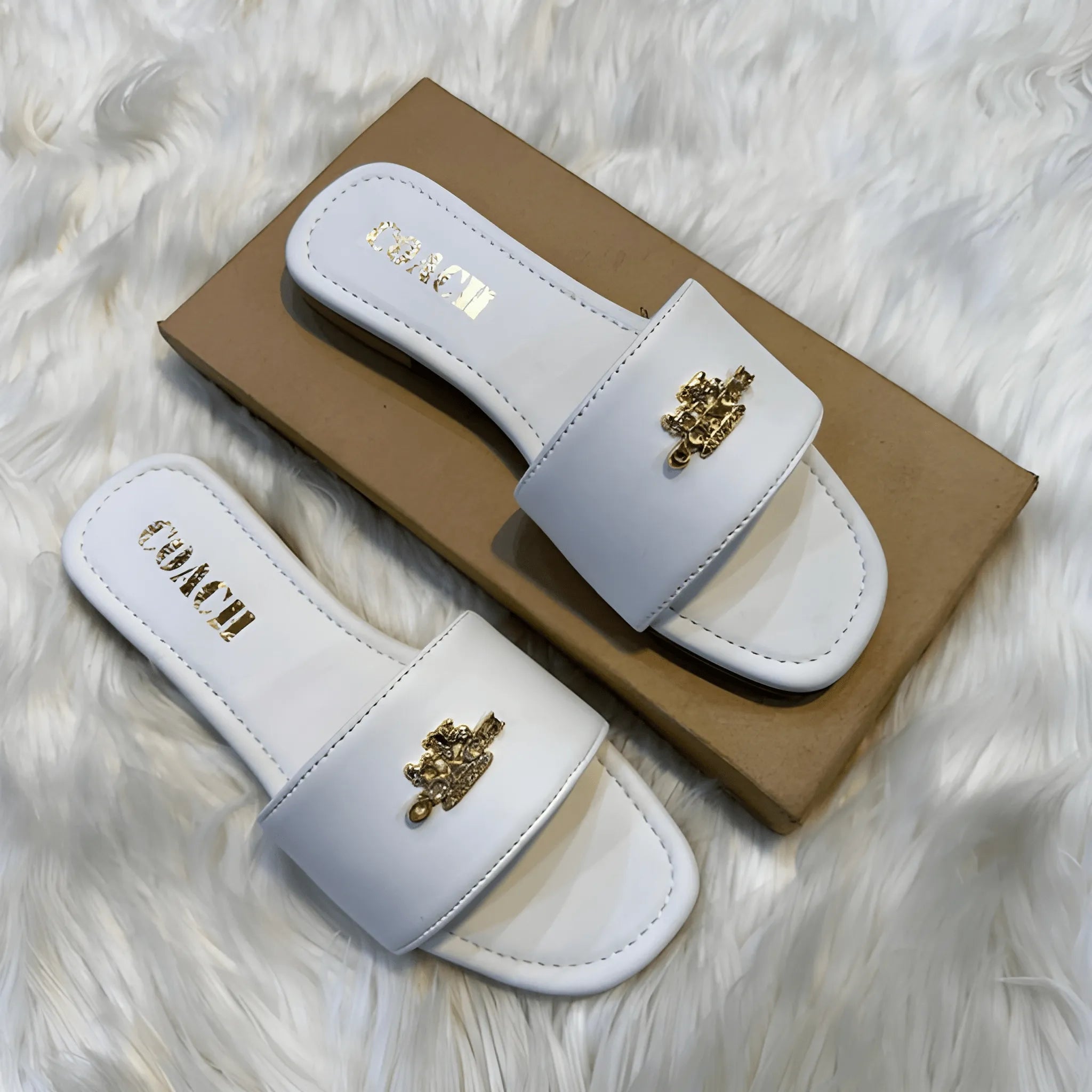 Signature Emblem Pointed Flat - White