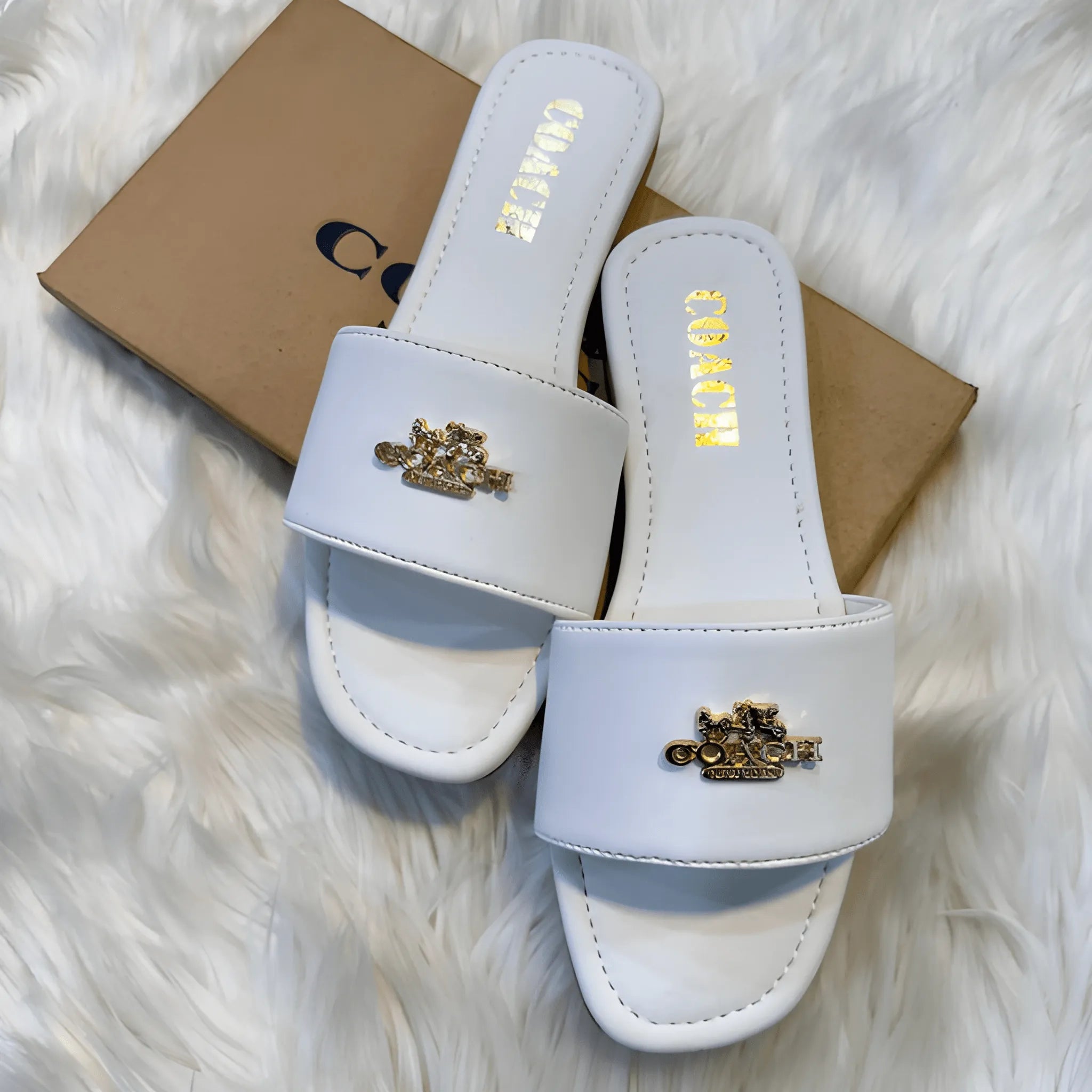 Signature Emblem Pointed Flat - White
