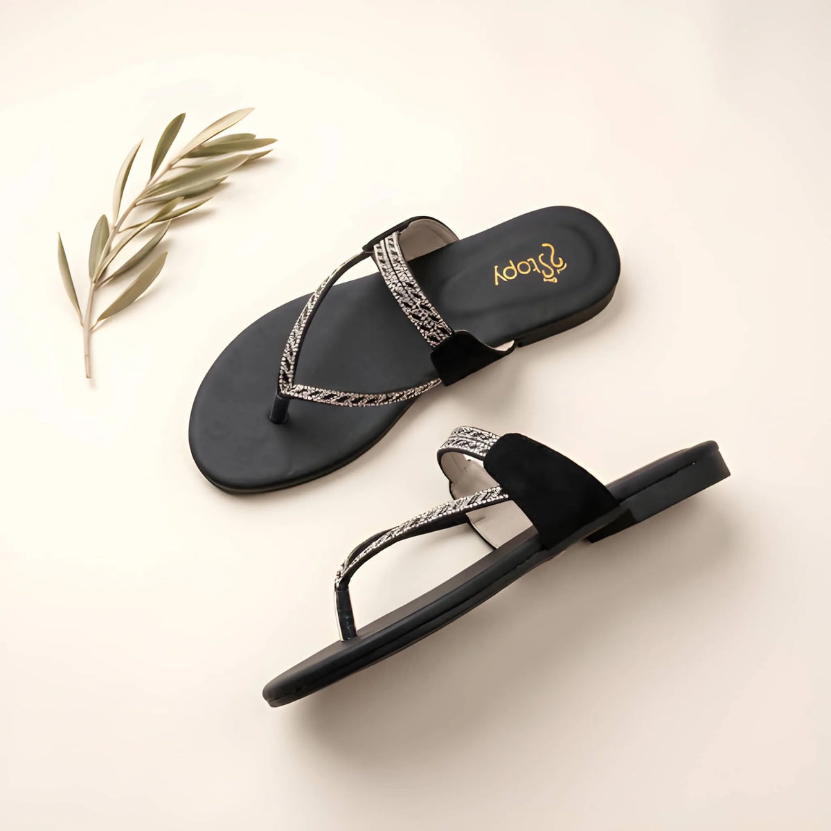 Signature T-Strap Flat