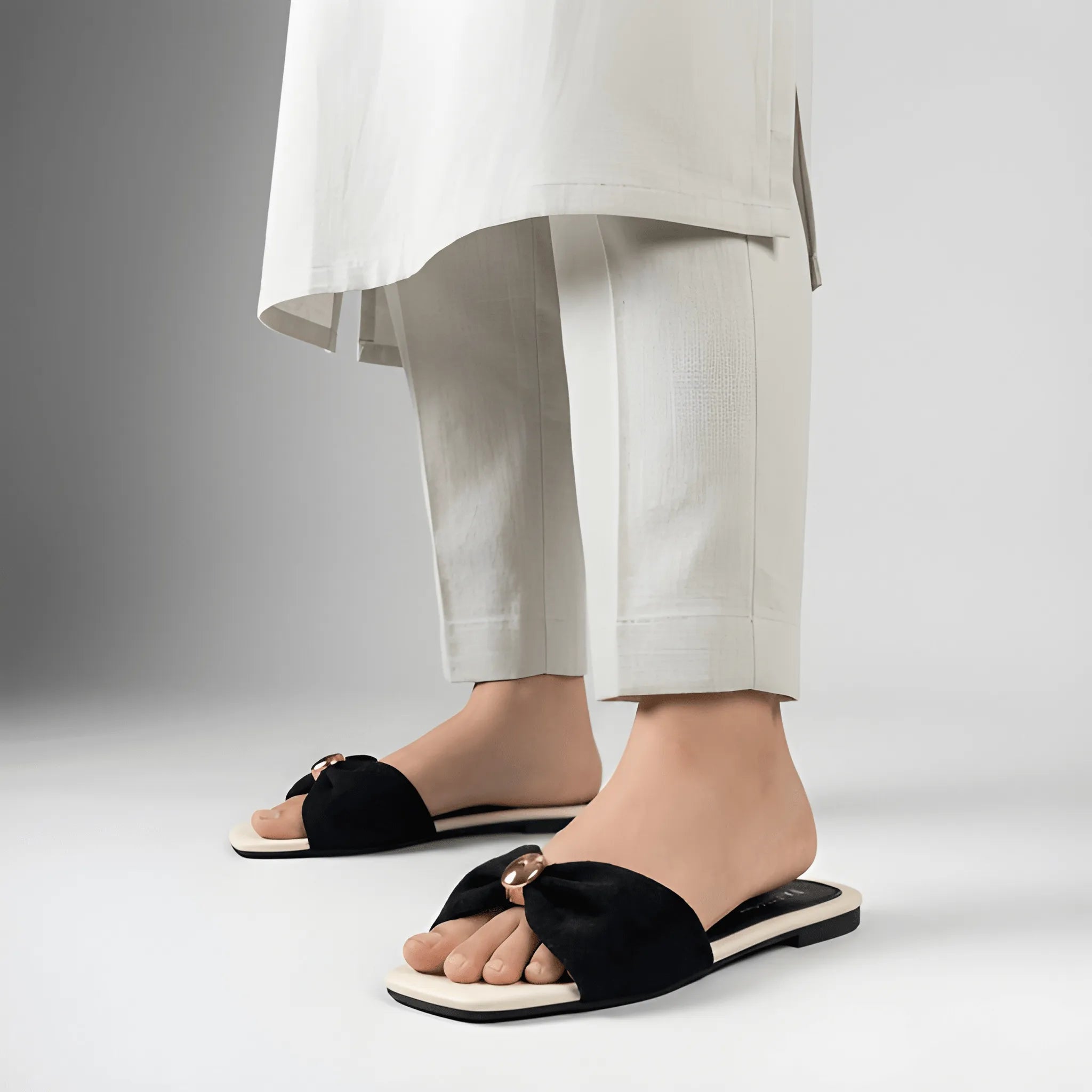 Square Toe Bow Slipper - White