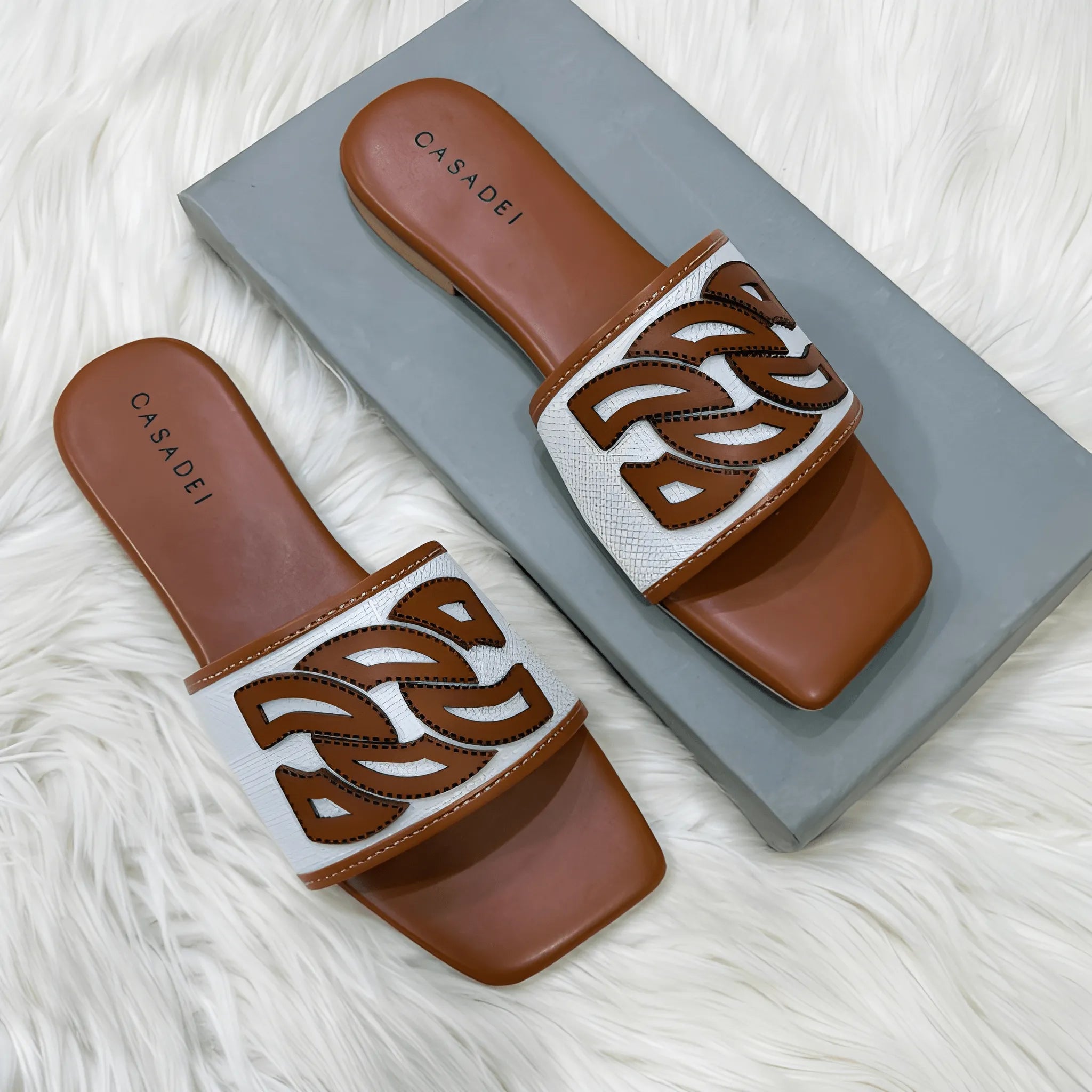 The Blade-Accent Pointed Flat - Brown