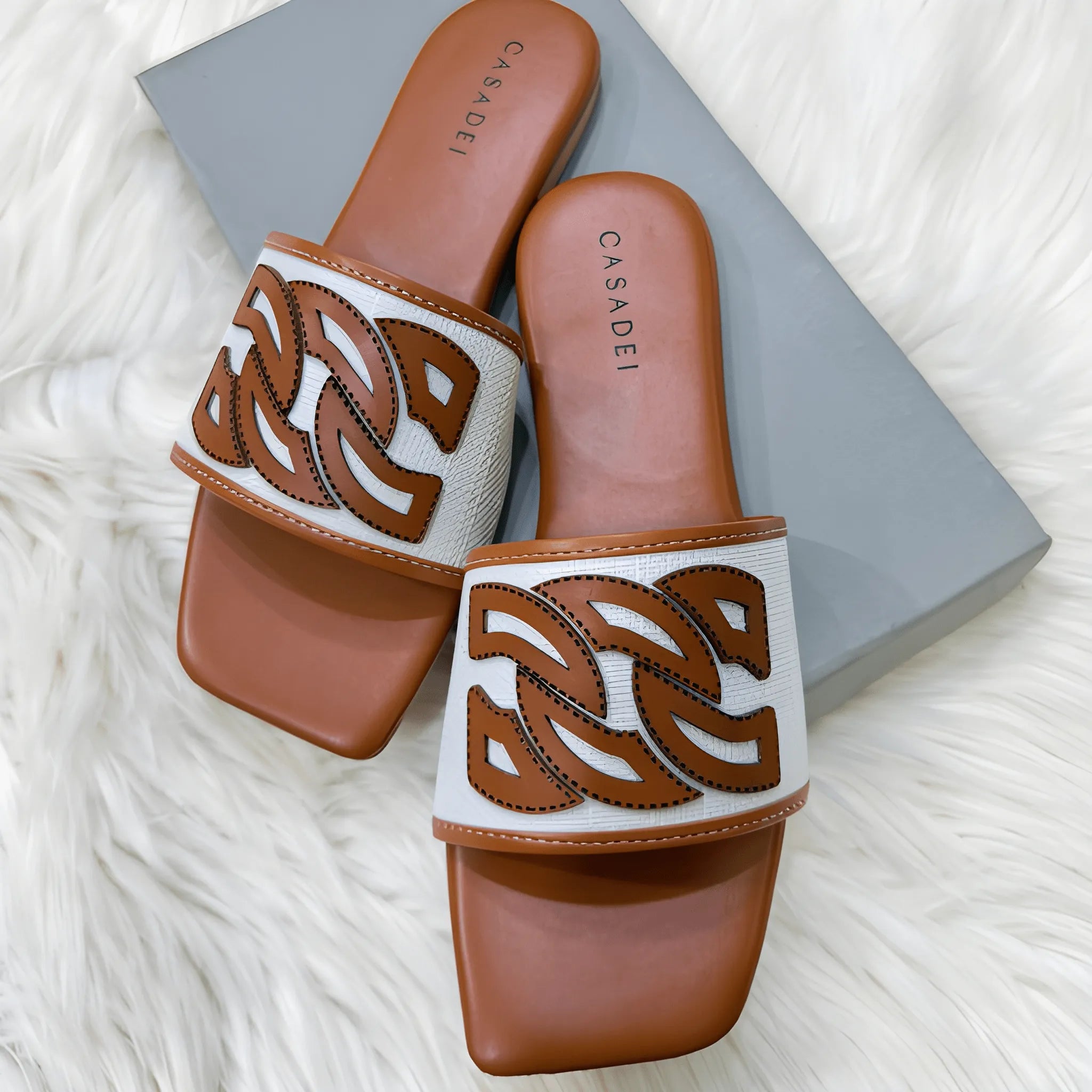 The Blade-Accent Pointed Flat - Brown