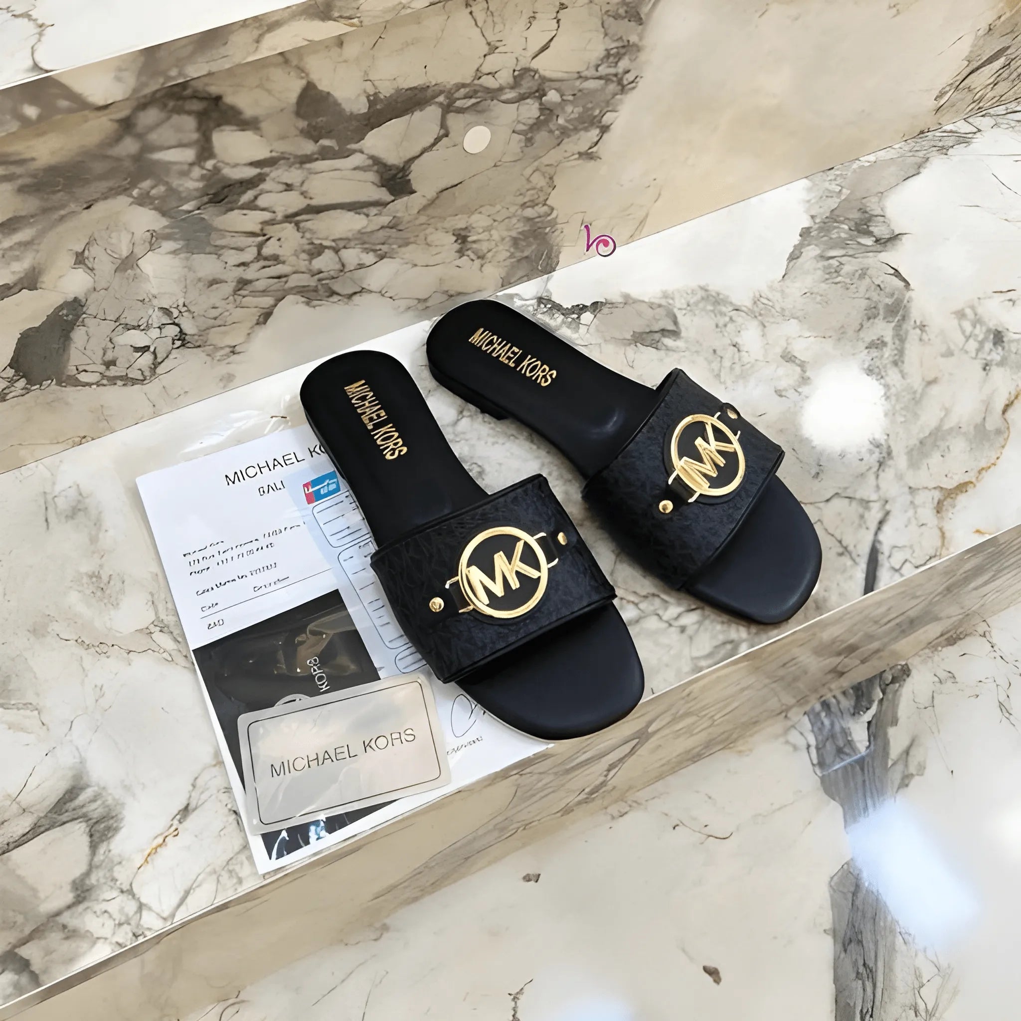 The Signature Medallion Flat - Black New