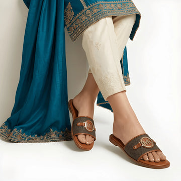 The Signature Medallion Flat - Brown