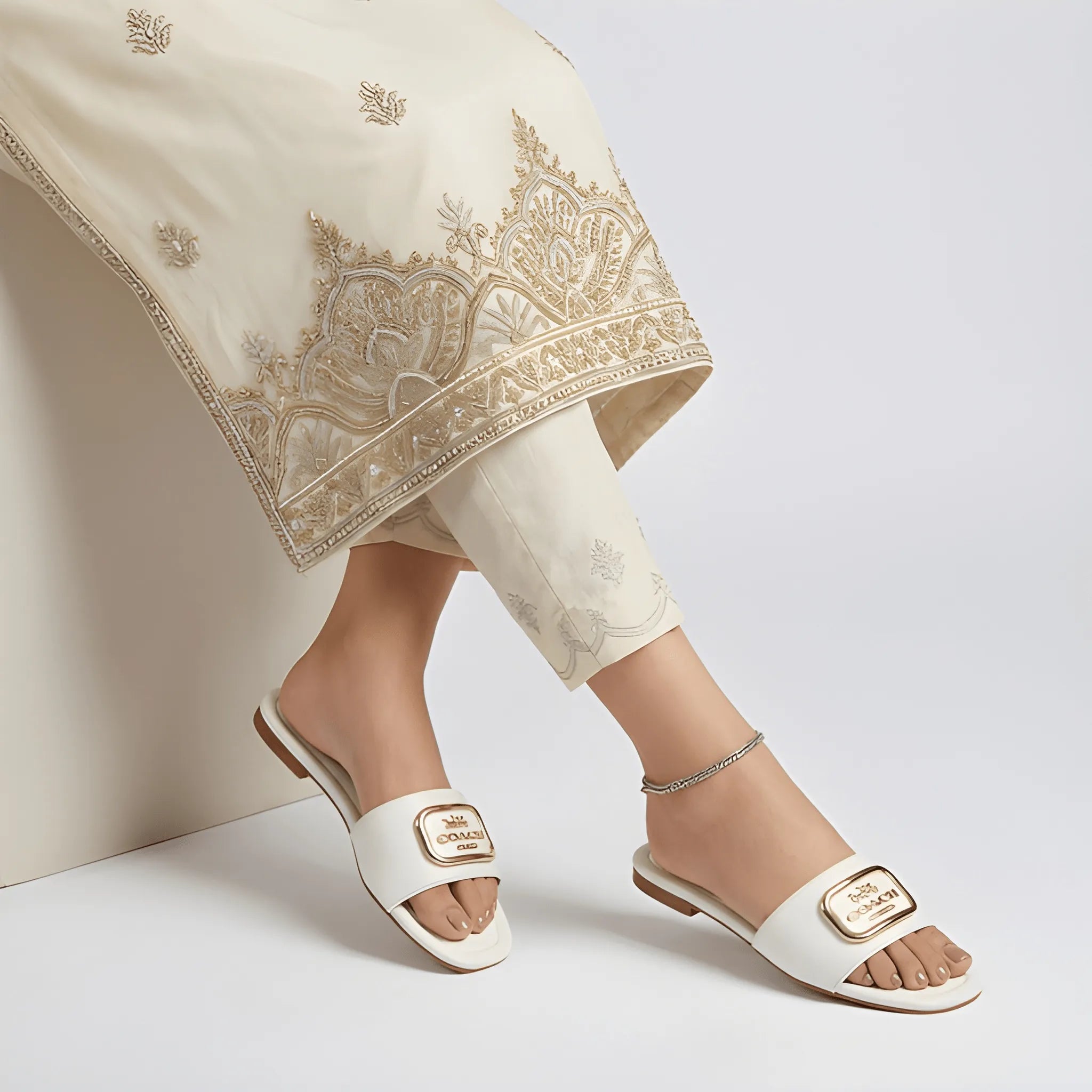 The Starburst Pointed Flat - White