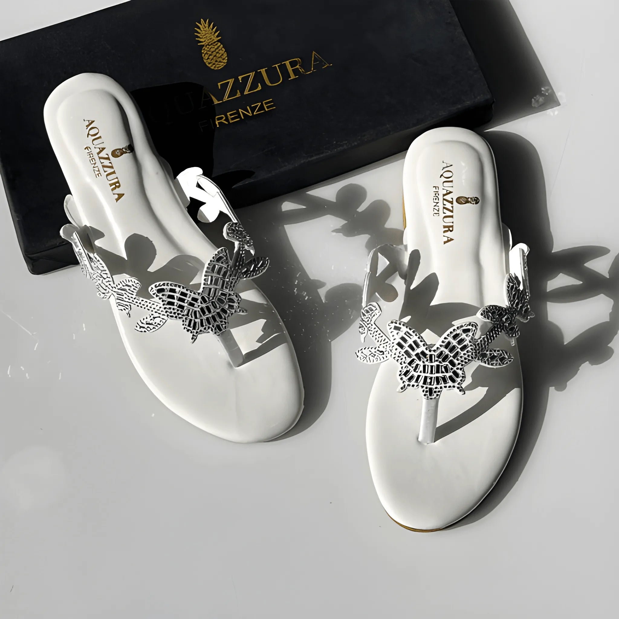 The Sunscape Tassel Flat - White