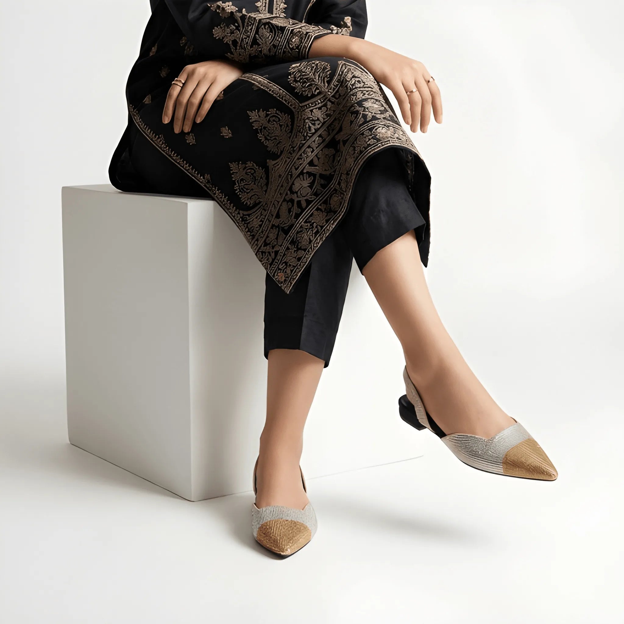 Trendy Fashion Flat - Gold