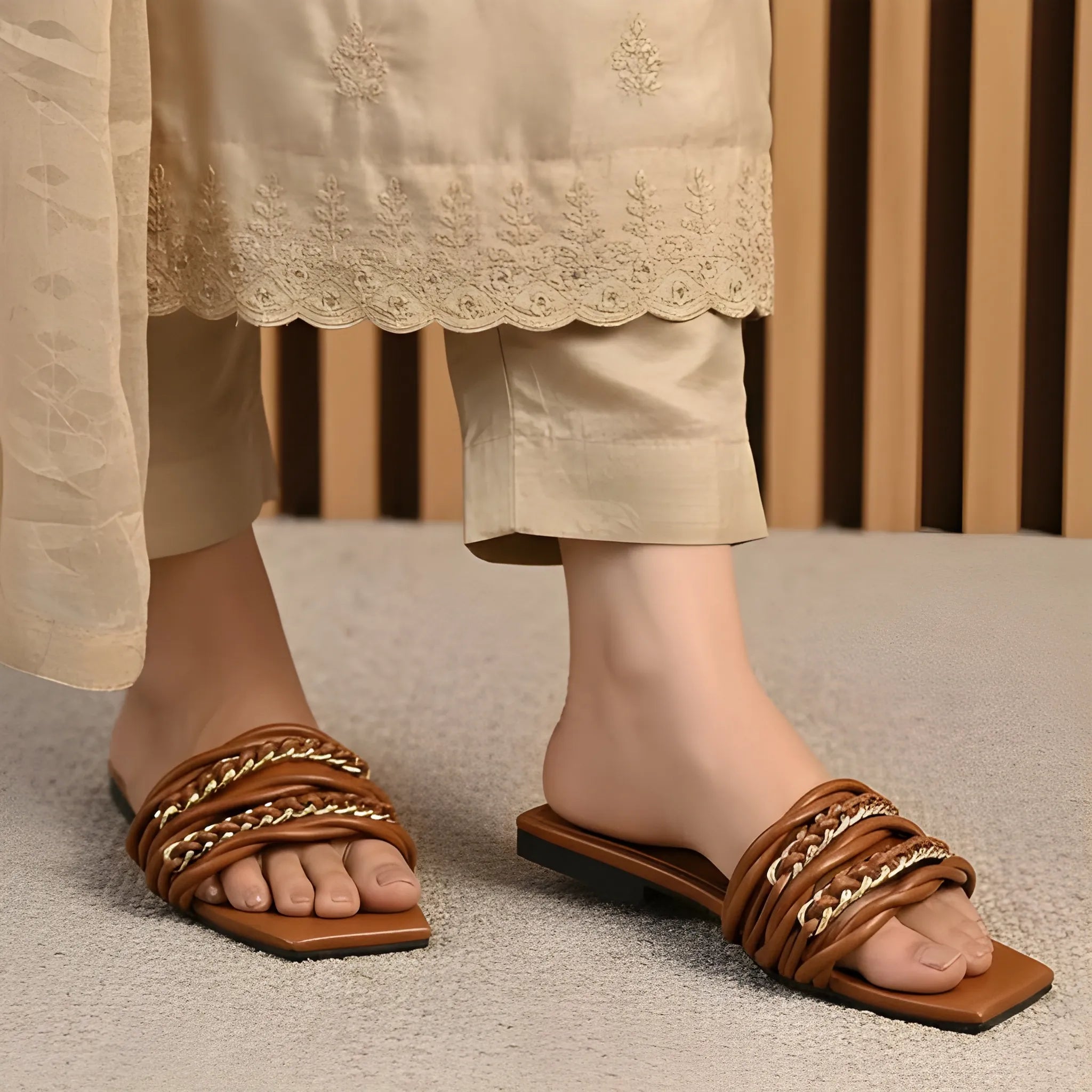 Urban Chic Flat - Brown